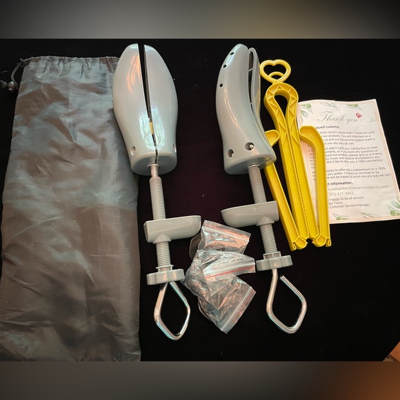 Gray Shoe Stretchers with instructions booklet and storage bag - Picture 4 of 5